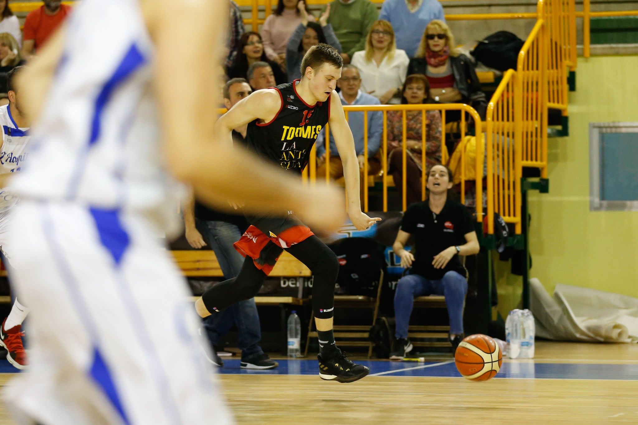 El equipo salmantino suma su quinta victoria y abandona el farolillo rojo del grupo de la permanencia