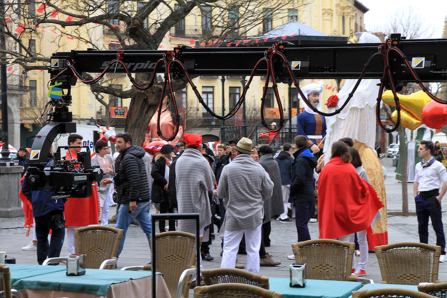 Fotos: Rodaje de una película china en la Plaza Mayor de Segovia
