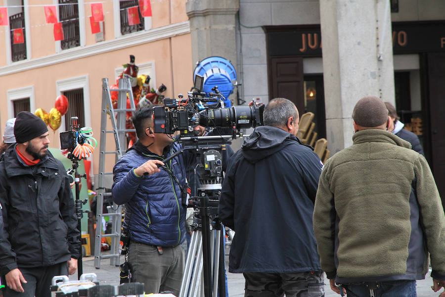 Fotos: Rodaje de una película china en la Plaza Mayor de Segovia