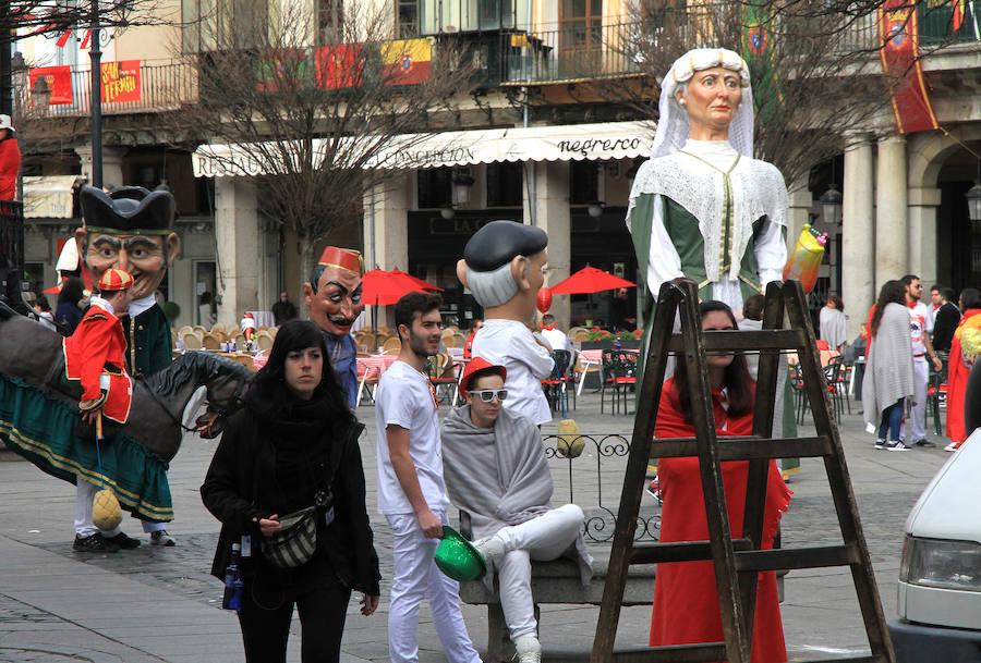 Fotos: Rodaje de una película china en la Plaza Mayor de Segovia