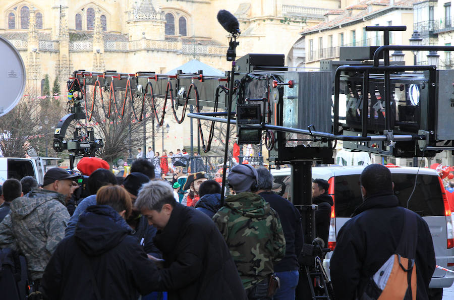 Fotos: Rodaje de una película china en la Plaza Mayor de Segovia