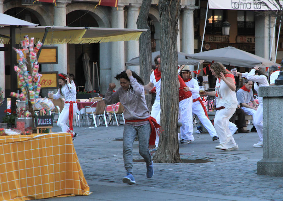 Fotos: Rodaje de una película china en la Plaza Mayor de Segovia