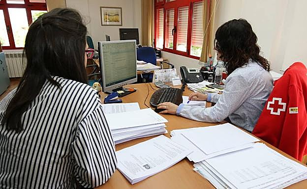 Campaña 'Buen Trato a las personas mayores: Promoción del trato adecuado y protección frente al maltrato', de Cruz Roja en Segovia. 