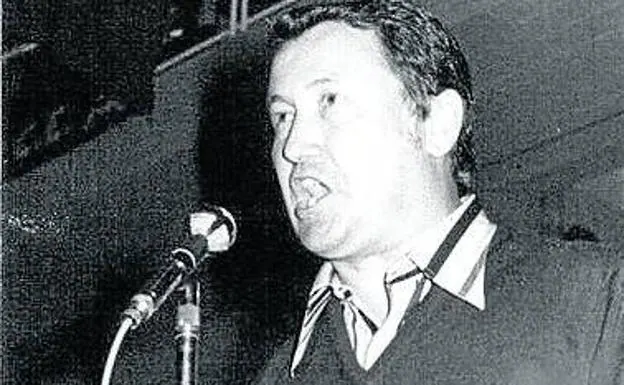 Julián Ariza en un mitin de 1977. 