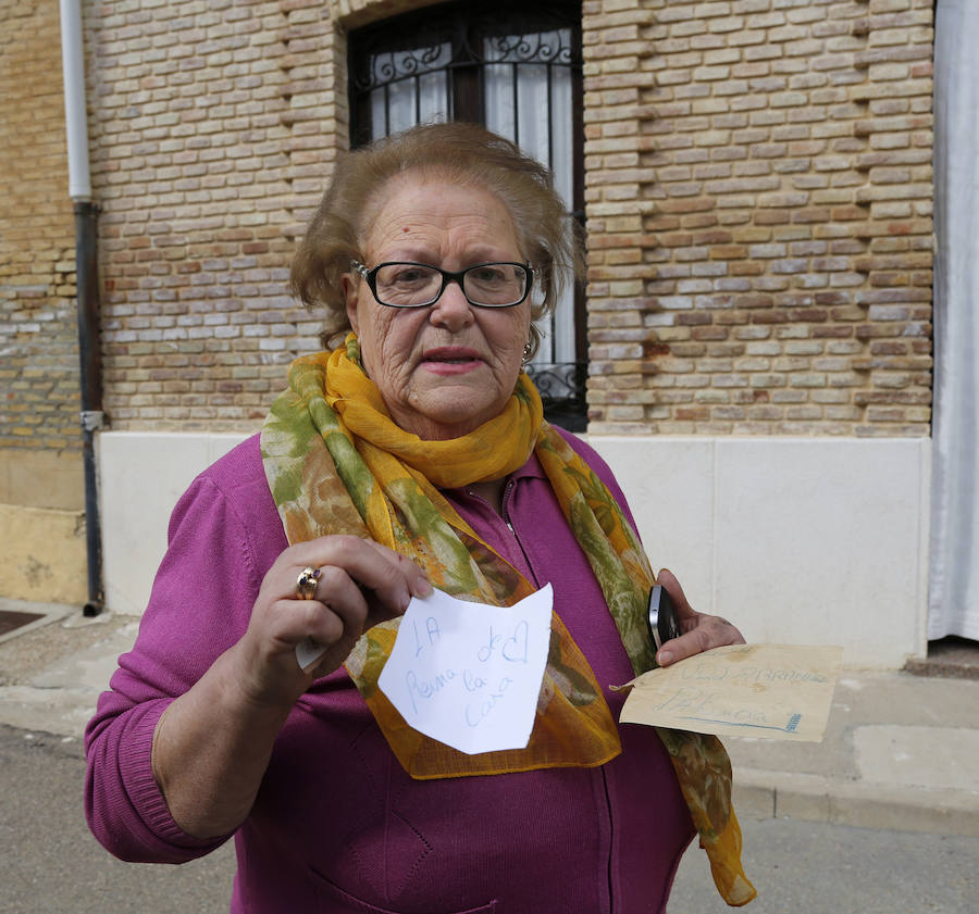 Fotos: Vecinos de Villaramiel encuentran sobres con billes en su buzones