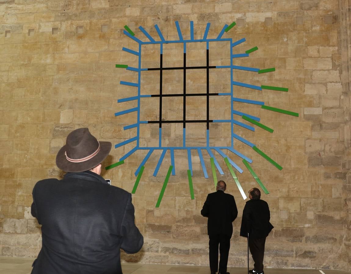 La Capilla del Museo acoge dos esculturas del arquitecto mientras que 19 lienzos de gran formato llenan la Sala 9 con la exposición 'Figuras simultáneas'