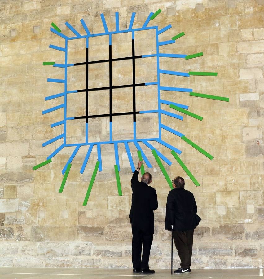 La Capilla del Museo acoge dos esculturas del arquitecto mientras que 19 lienzos de gran formato llenan la Sala 9 con la exposición 'Figuras simultáneas'