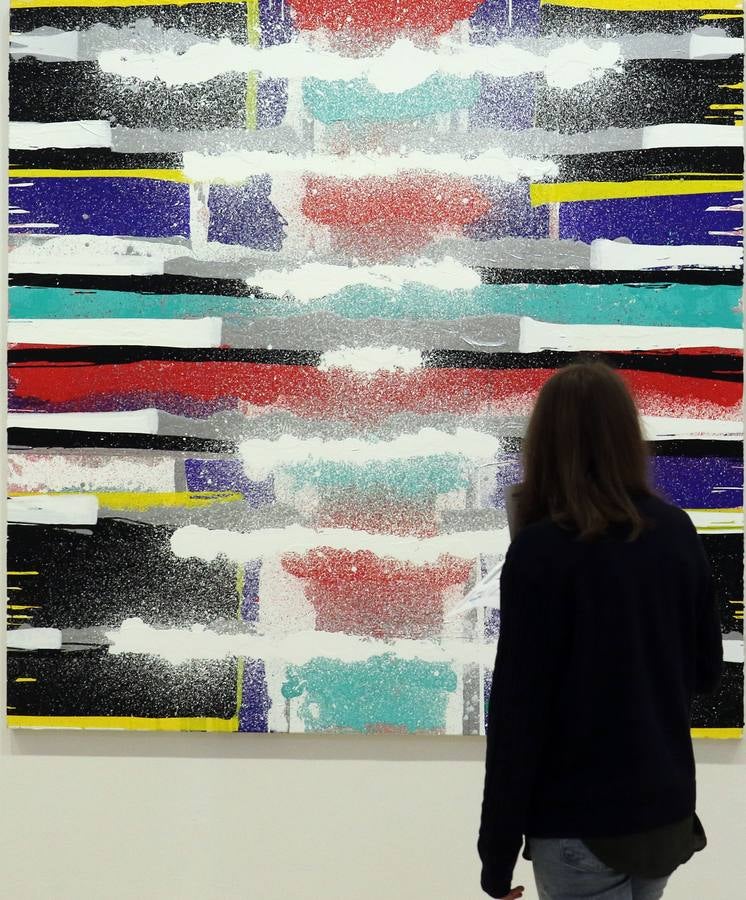 La Capilla del Museo acoge dos esculturas del arquitecto mientras que 19 lienzos de gran formato llenan la Sala 9 con la exposición 'Figuras simultáneas'