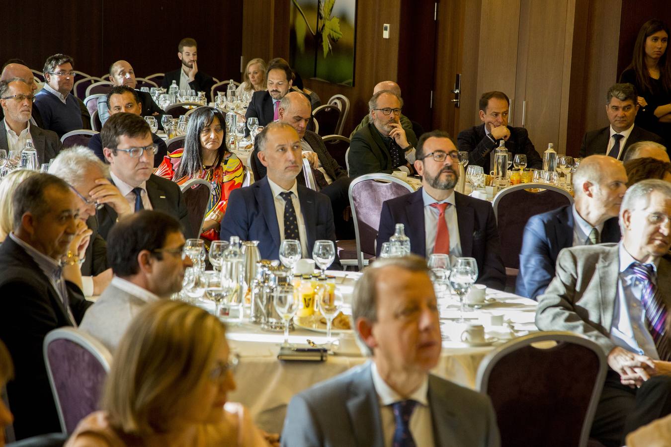 El presidente del Instituto de Estudios Económicos (IEE) ofreció la conferencia 'Situación y perspectivas de la economía española'