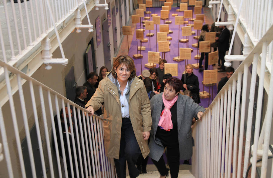 Fotos: La ministra de Justicia visita la exposición &#039;Pasos sin Tierra&#039; y el Memorial Democrático en La Cárcel Centro de Creación
