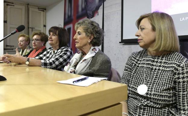 María Cruz de Teresa, Rosa Contreras, María Ángeles Arnáiz, Nieves Estébanez y María Luz Martínez. 