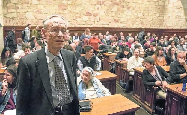 John Elliot, ante de su ponencia de ayer en la Universidad.