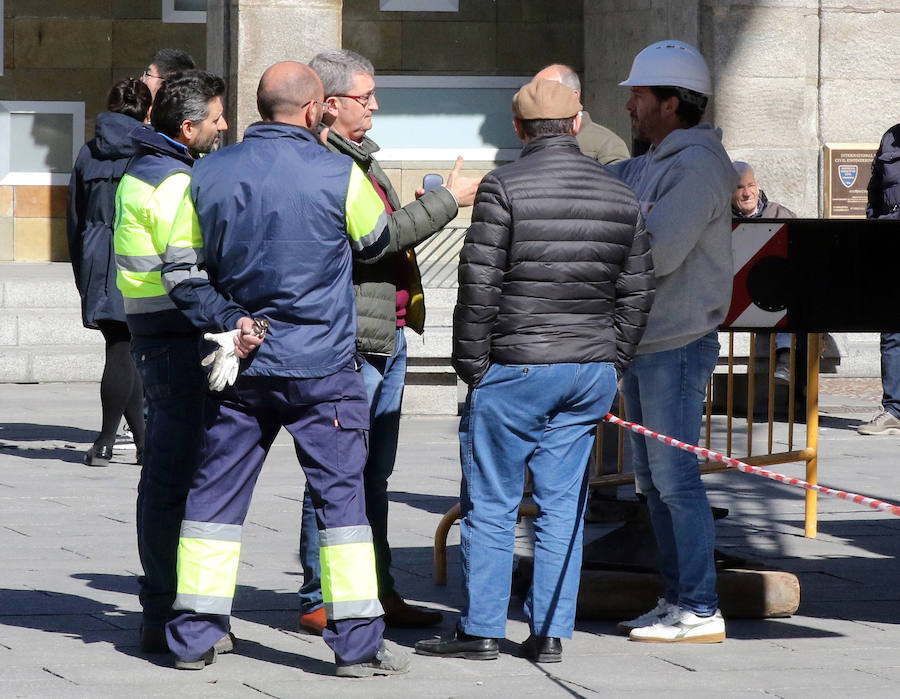 Fotos: Retiran a la Virgen del Acueducto para su restauración