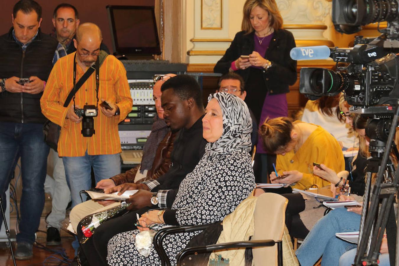 El salón de recepciones del Ayuntamiento de Valladolid ha acogido el acto para conmemorar el Día Internacional contra el Racismo.