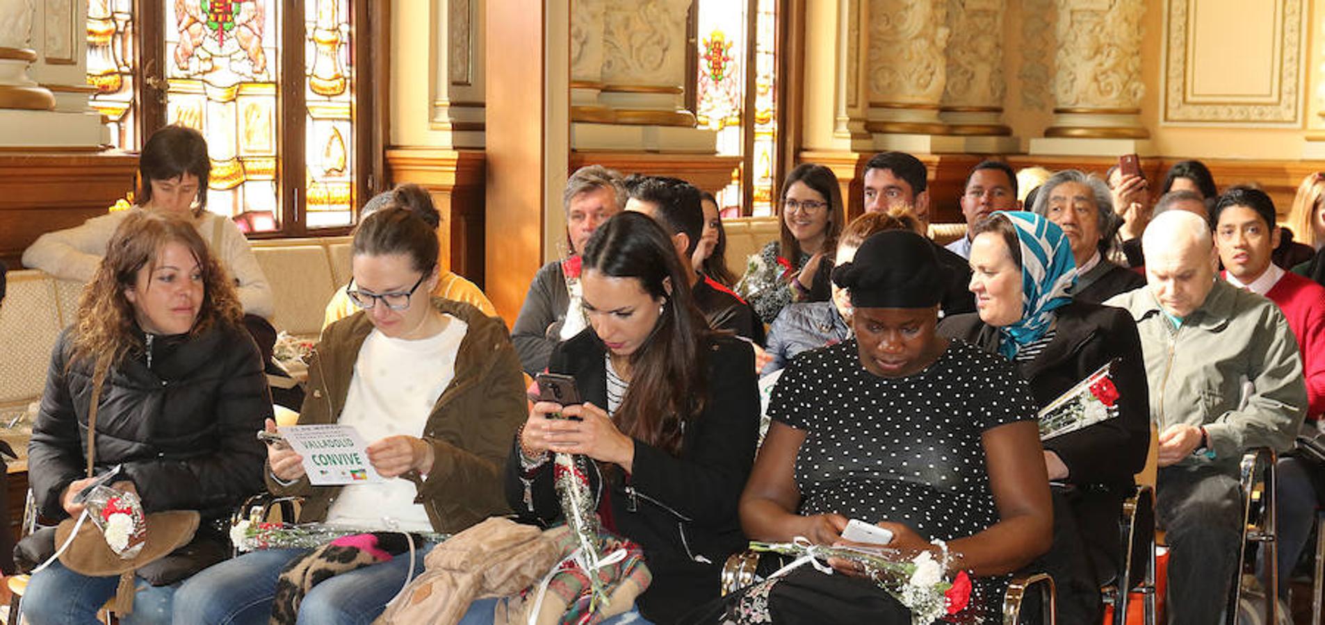 El salón de recepciones del Ayuntamiento de Valladolid ha acogido el acto para conmemorar el Día Internacional contra el Racismo.