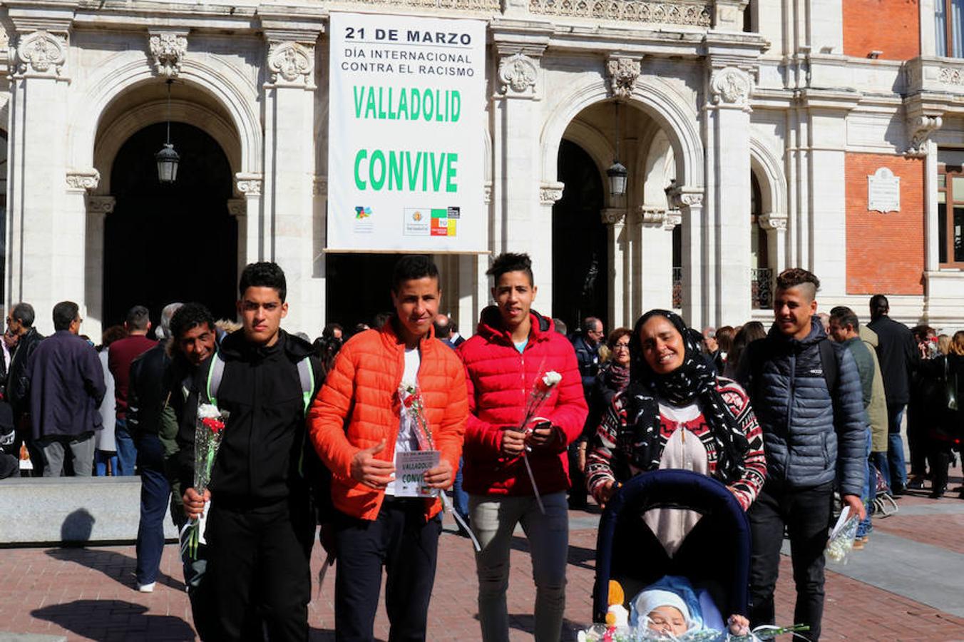El salón de recepciones del Ayuntamiento de Valladolid ha acogido el acto para conmemorar el Día Internacional contra el Racismo.