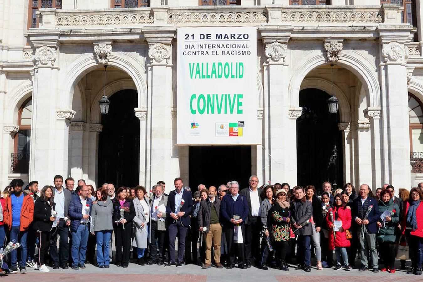 El salón de recepciones del Ayuntamiento de Valladolid ha acogido el acto para conmemorar el Día Internacional contra el Racismo.