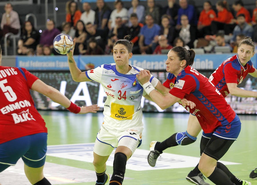 Fotos: Las Guerreras ganan a Serbia en su segundo partido en Palencia (31-28) 1/2