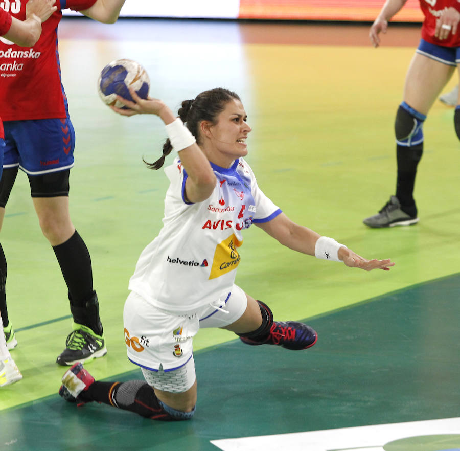 Fotos: Las Guerreras ganan a Serbia en su segundo partido en Palencia (31-28) 1/2