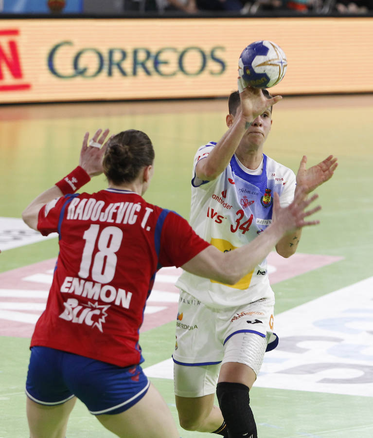 Fotos: Las Guerreras ganan a Serbia en su segundo partido en Palencia (31-28) 1/2