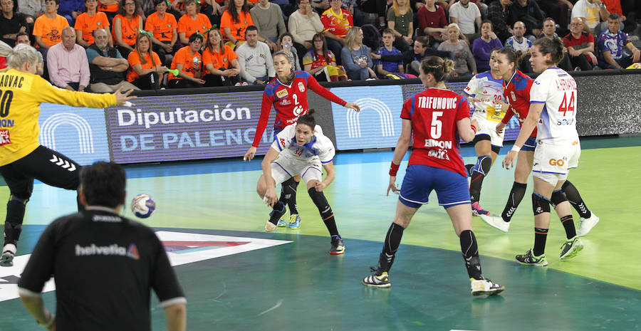 Fotos: Las Guerreras ganan a Serbia en su segundo partido en Palencia (31-28) 1/2