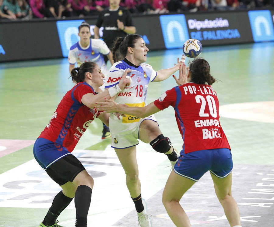 Fotos: Las Guerreras ganan a Serbia en su segundo partido en Palencia (31-28) 1/2