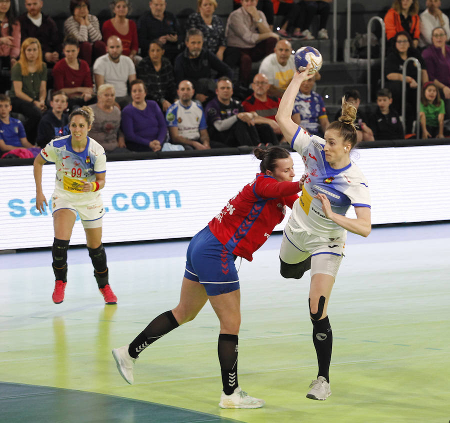 Fotos: Las Guerreras ganan a Serbia en su segundo partido en Palencia (31-28) 1/2