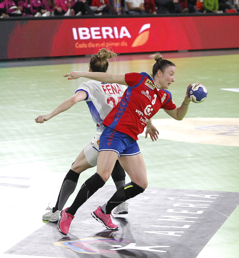 Fotos: Las Guerreras ganan a Serbia en su segundo partido en Palencia (31-28) 1/2