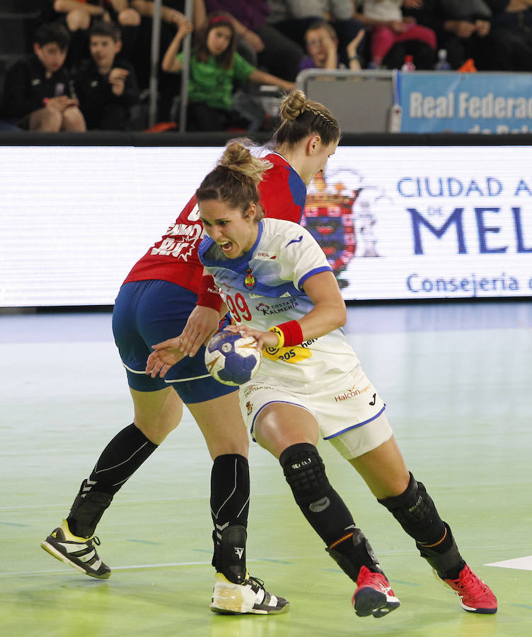 Fotos: Las Guerreras ganan a Serbia en su segundo partido en Palencia (31-28) 1/2