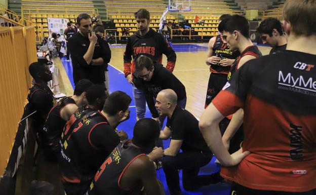 Zubillaga, durante un tiempo muerto del CB Tormes. 