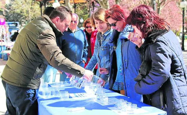 Participantes en una de las catas de agua. 