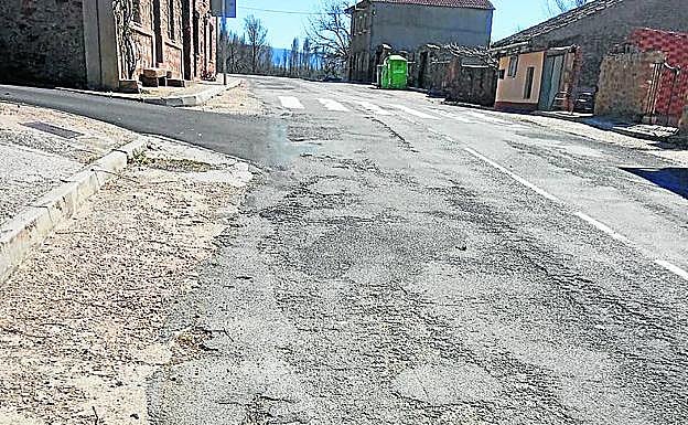 La SG-145, a su paso por Estebanvela. 