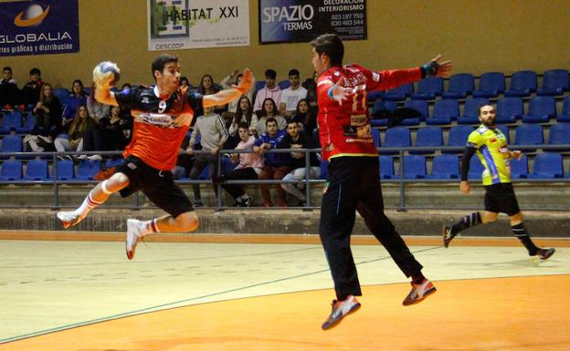 Javi Baz lanza ante el BMCuatro Valles en Salamanca.