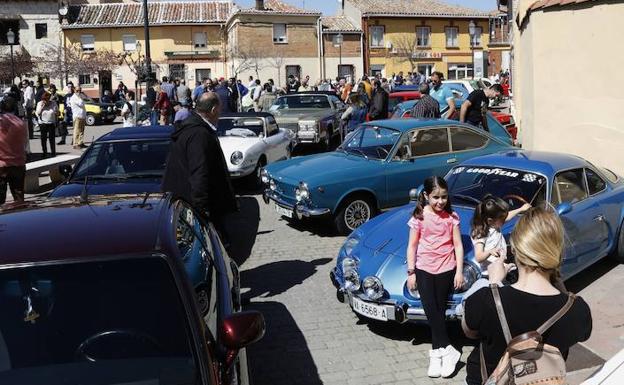 Concentración de coches clásicos en Grijota. 