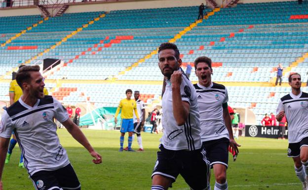 Manu Molina celebra su gol a Las Palmas en la primera vuelta. 