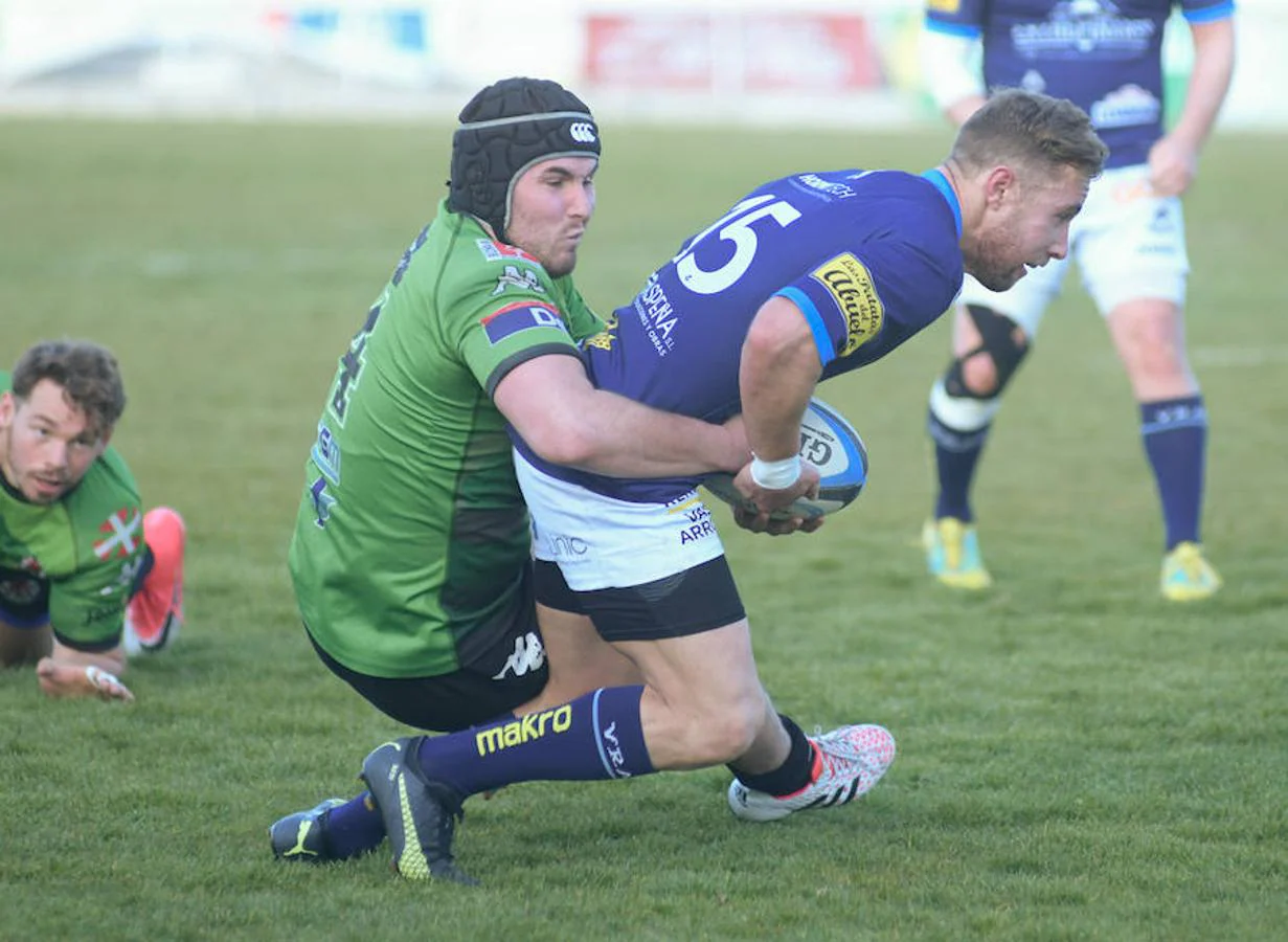 Partido de rugby entre el VRAC Quesos Entrepinares y el Gernika, que se saldó con un empate a 27.