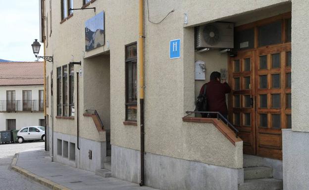 Hostal Casa Marino de El Espinar (Segovia), donde fue detenido un yihadista vinculado con la célula del 11-S. 