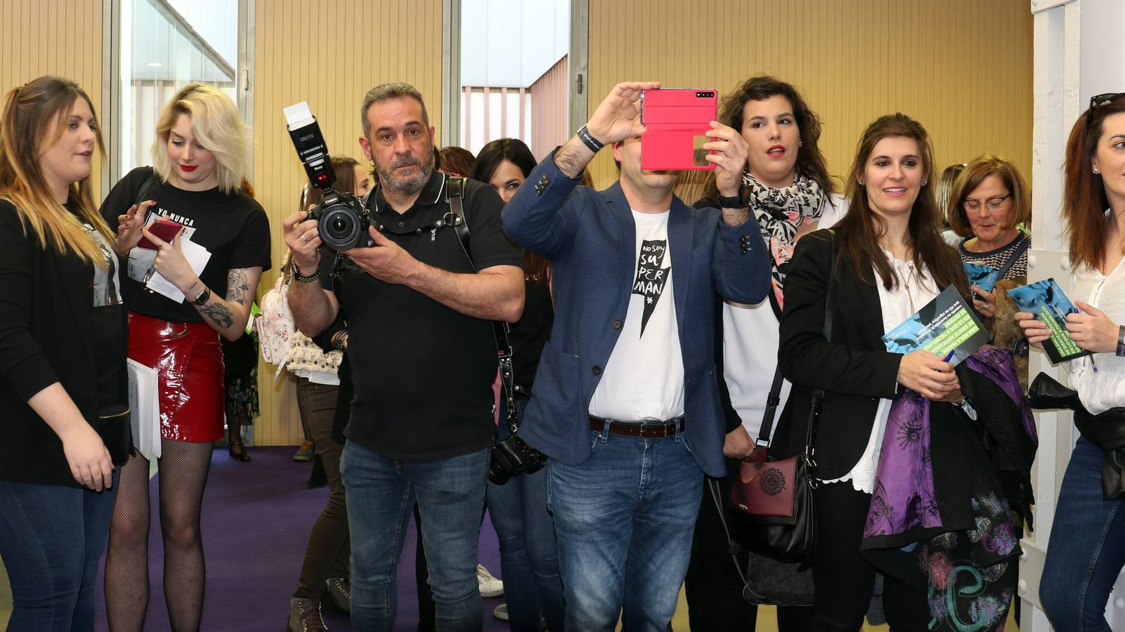 La gira 'Malasmadres On Tour', con Laura Baena, congrega a cientos de mujeres en la Sala Concha Velasco del LAVA