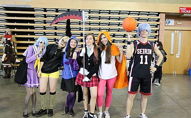 Participantes en una edición anterior del Salón Otaku.
