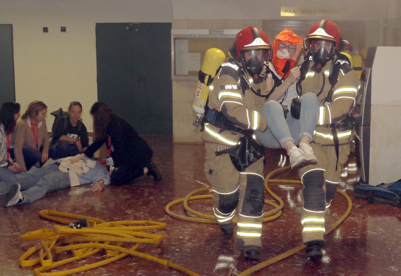 Fotos: Simulacro de atentado terrorista en la Facultad de Medicina de Valladolid