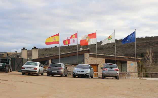 Parcela del aparcamiento junto al restaurante contiguo a la ermita de la Vera Cruz. 