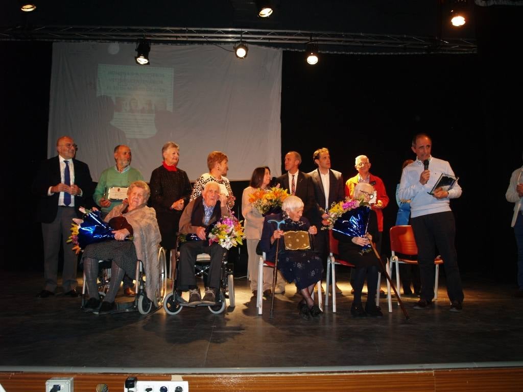 Fotos: Galería del homenaje a los vecinos centenarios en San Miguel del Arroyo