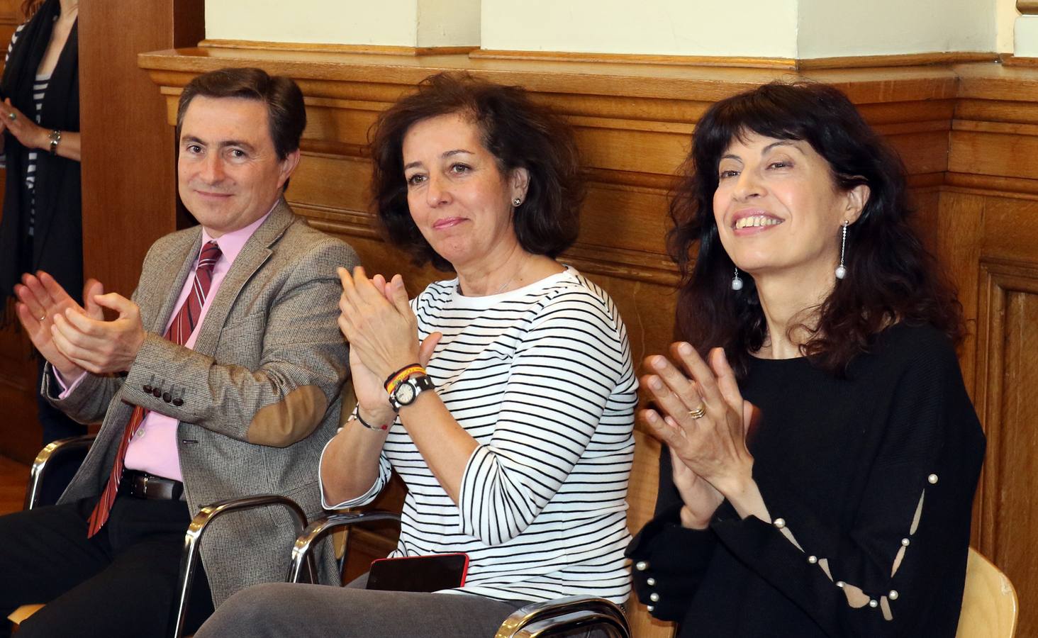 El Ayuntamiento ha editado 'La mirada de Teófanes Egido, cronista de Valladolid', una antología que recopila una «íntima parte» de los trabajos, tanto publicados como inéditos, del sacerdote carmelita e historiador salmantino para agradecerle su «servicio» y «conocimiento» como «investigador intrépido» que ha compartido con la ciudad durante 40 años 