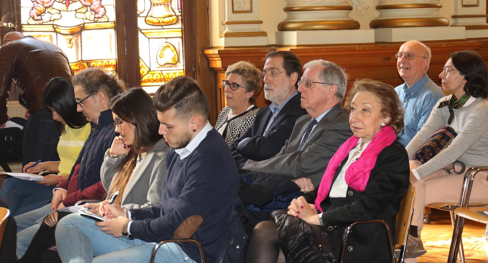 El Ayuntamiento ha editado 'La mirada de Teófanes Egido, cronista de Valladolid', una antología que recopila una «íntima parte» de los trabajos, tanto publicados como inéditos, del sacerdote carmelita e historiador salmantino para agradecerle su «servicio» y «conocimiento» como «investigador intrépido» que ha compartido con la ciudad durante 40 años 