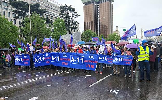 Los asistentes de la plataforma, durante la manifestación.