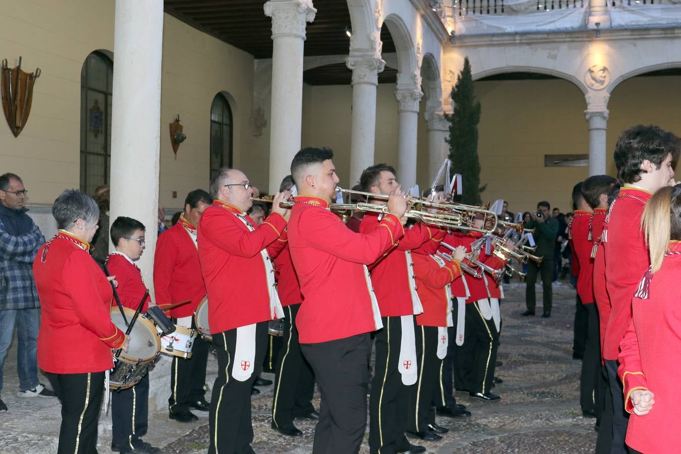 Participaron la banda de la cofradía penitencial de la Sagrada Pasión de Cristo, la cofradía penitencial de Nuestra Señora de la Piedad y la cofradía penitencial del Santísimo Cristo del Despojado
