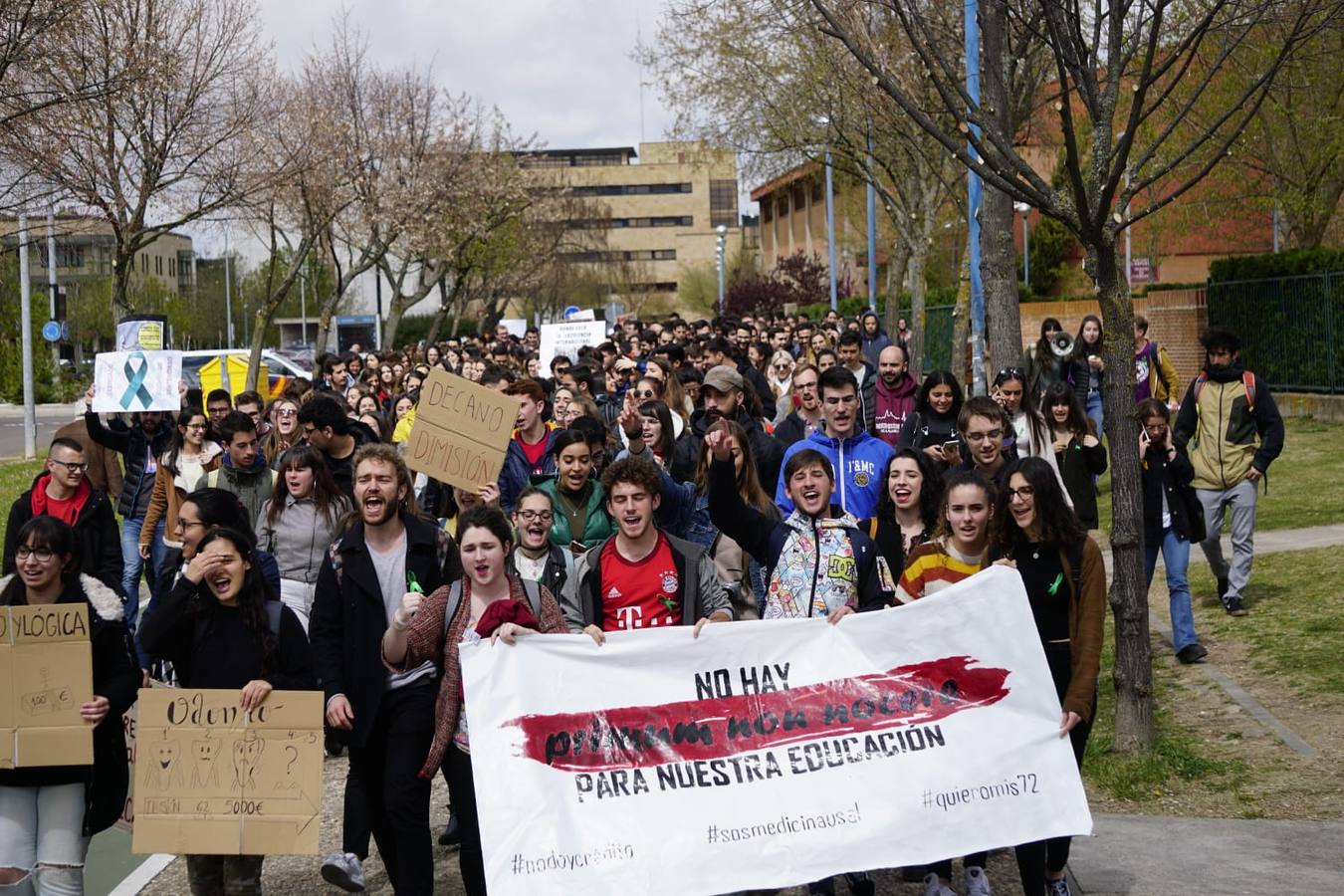 Fotos: Protesta de los estudiantes de Medicina en Salamanca