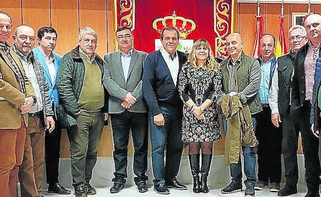 Responsables de los ayuntamientos y de las asociaciones participantes en la reunión de San Sebastián de los Reyes. 