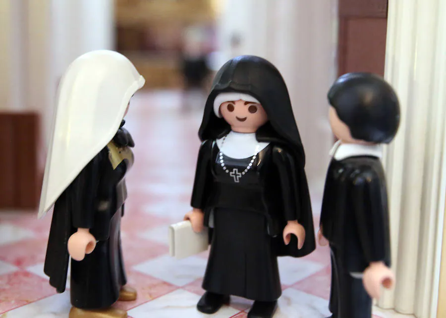 Fotos: Catedral hecha con Playmobil se expondrá en la Alhondiga