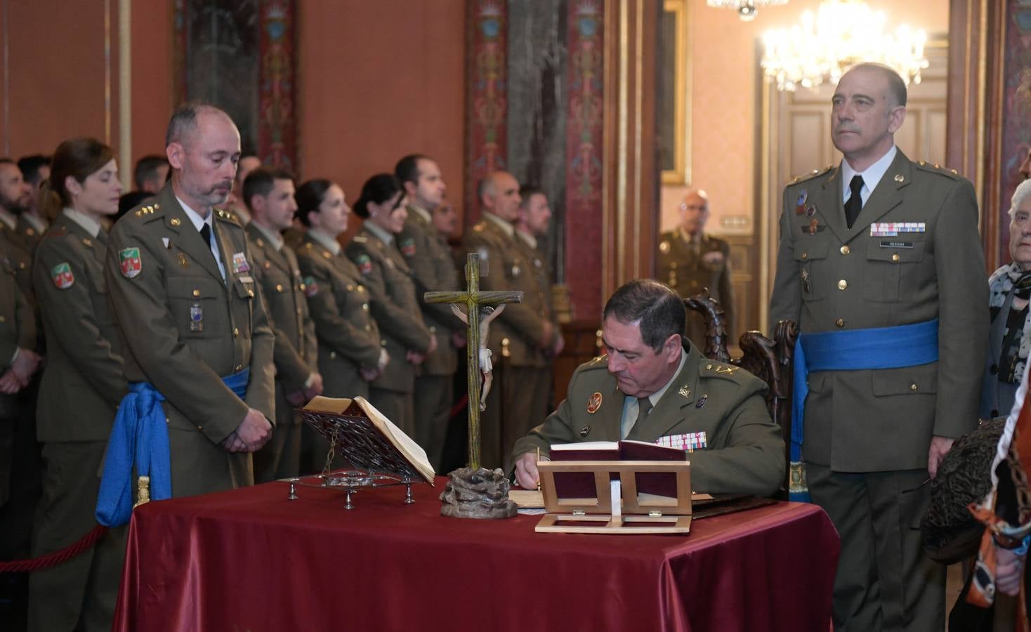 El teniente coronel José Manuel Iglesias Redero tomó posesión relevando al coronel Rafael Matilla